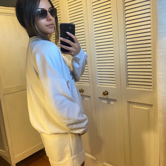 Hard Rock Cafe White Sweatshirt - Picture 2 of 9